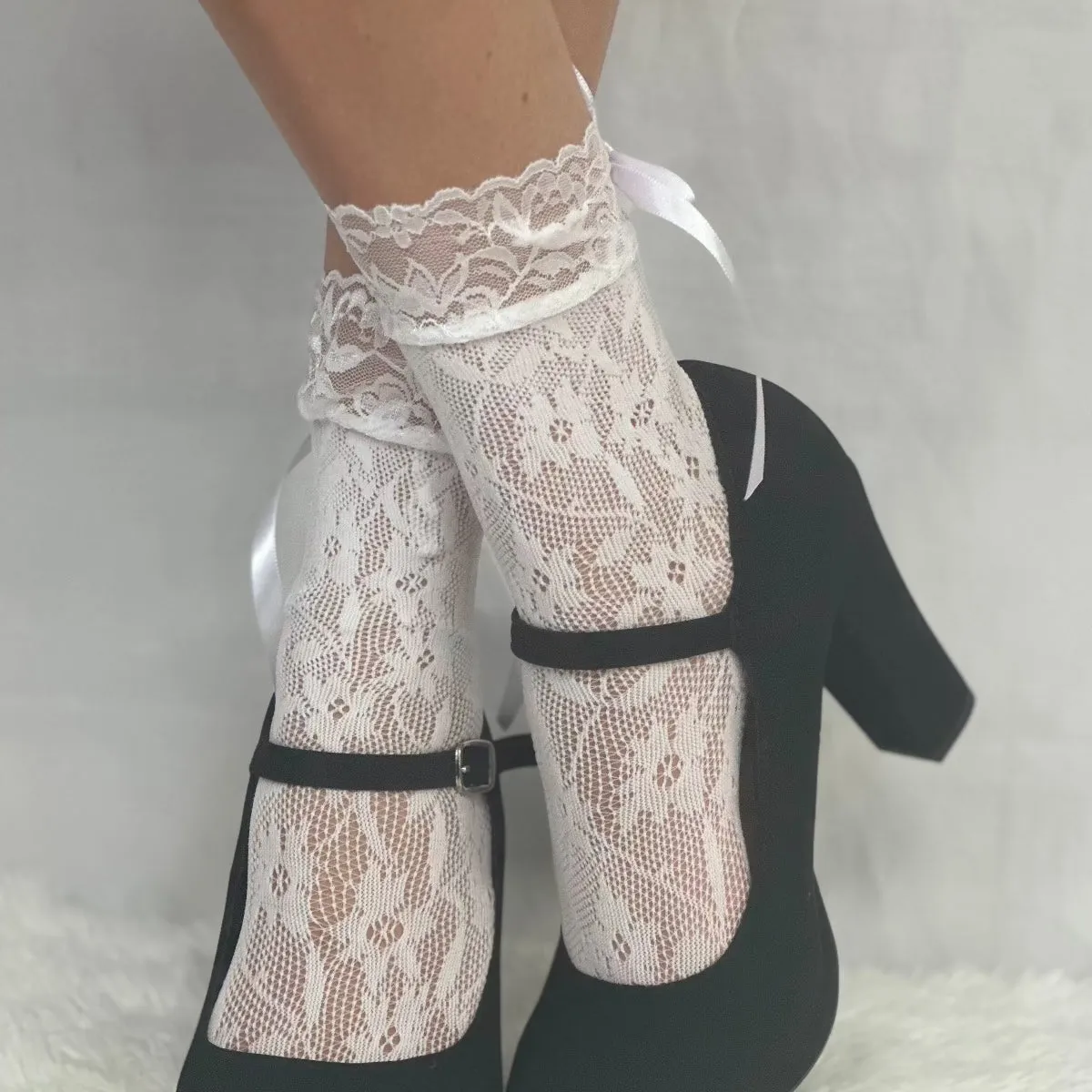 COSMOPOLITAN lace socks for heels - white