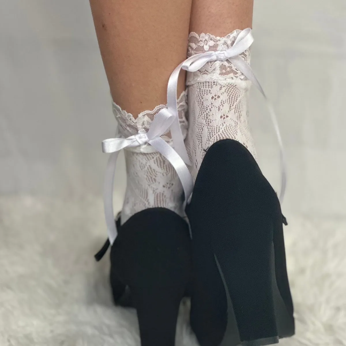 COSMOPOLITAN lace socks for heels - white
