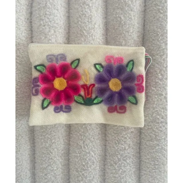 Flor Embroidered Pouch Wristlet