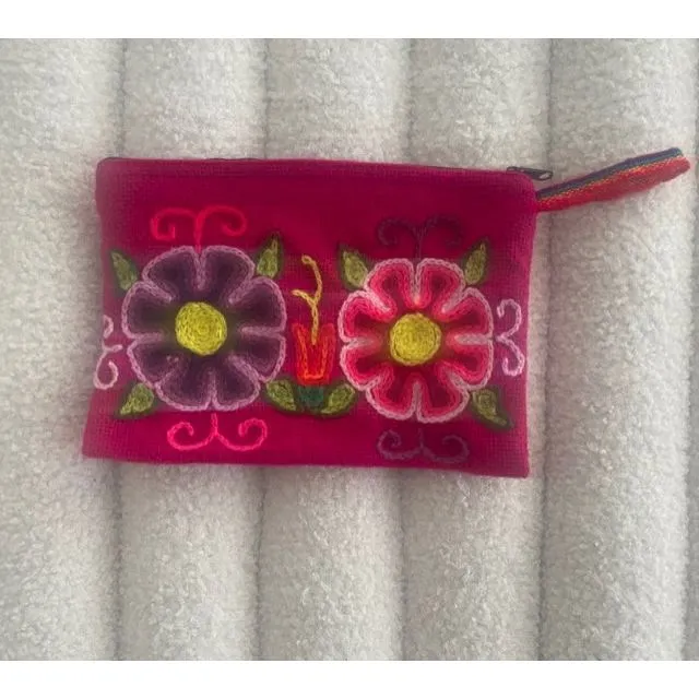 Flor Embroidered Pouch Wristlet